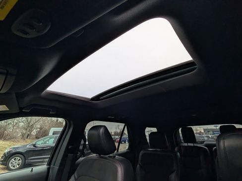 Used 2018 Ford Explorer XLT w/ Equipment Group 202A image 27