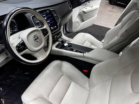 Used 2020 Volvo XC90 T5 Momentum w/ Protection Package Premier image 33