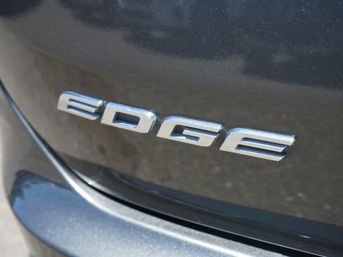 Used 2019 Ford Edge SEL w/ Equipment Group 201A FWD image 13