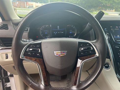 Used 2016 Cadillac Escalade Premium AWD/4WD image 24