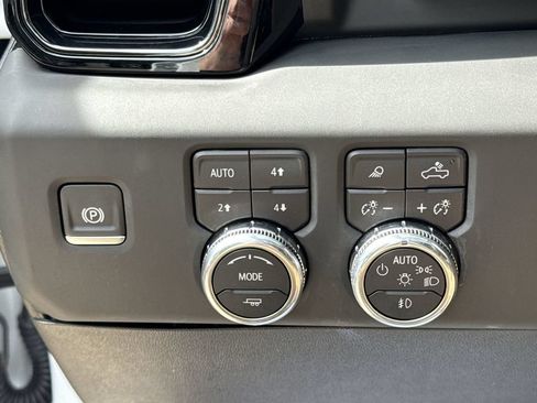 Certified 2025 GMC Sierra 2500 AT4X w/ AT4X AEV Edition AWD/4WD image 20