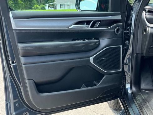 New 2025 Jeep Wagoneer L Series II w/ Convenience Group I image 12