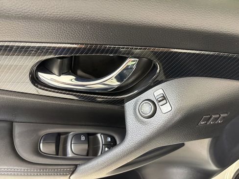Used 2018 Nissan Rogue SL w/ Premium Package FWD image 20