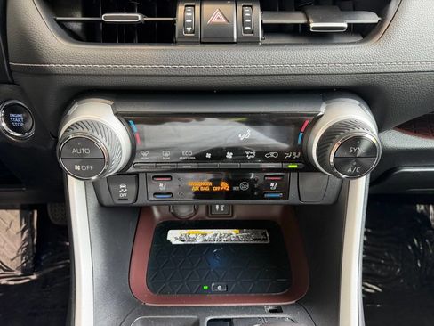 Used 2019 Toyota RAV4 Limited w/ Advanced Technology Package AWD/4WD image 24