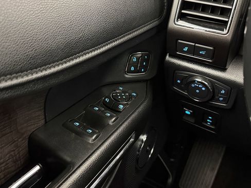 Used 2019 Ford Expedition Max Limited AWD/4WD image 23