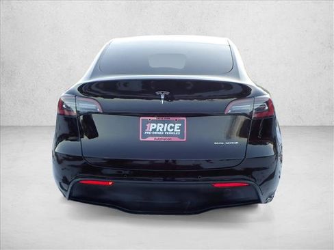 Used 2021 Tesla Model Y Long Range image 3