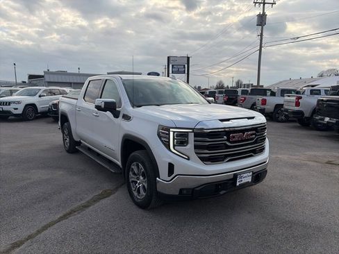 Used 2022 GMC Sierra 1500 SLT w/ SLT Convenience Package image 8