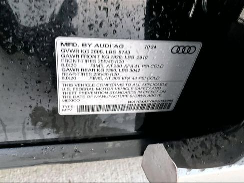 Used 2025 Audi SQ5 Prestige w/ Prestige Package image 33