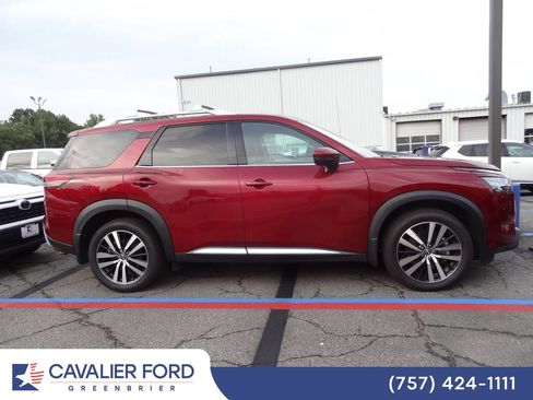 Used 2024 Nissan Pathfinder Platinum AWD/4WD image 4