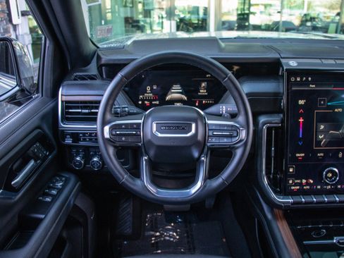 Used 2025 GMC Yukon XL Denali image 12