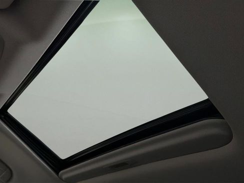 Used 2024 Nissan Armada SL image 32