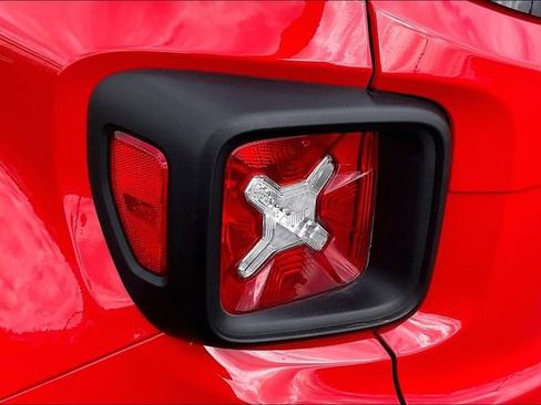 Used 2022 Jeep Renegade Latitude w/ Convenience Group AWD/4WD image 32