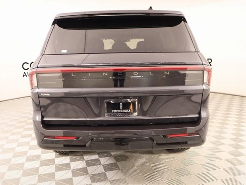 New 2025 Lincoln Navigator Reserve image 23