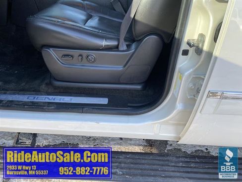 Used 2013 GMC Yukon XL Denali image 26