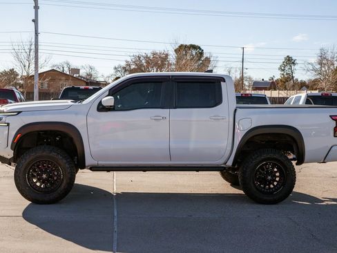 Used 2022 Nissan Frontier PRO-4X image 8