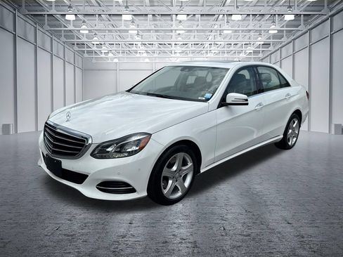 Used 2016 Mercedes-Benz E 350 4MATIC Sedan image 3