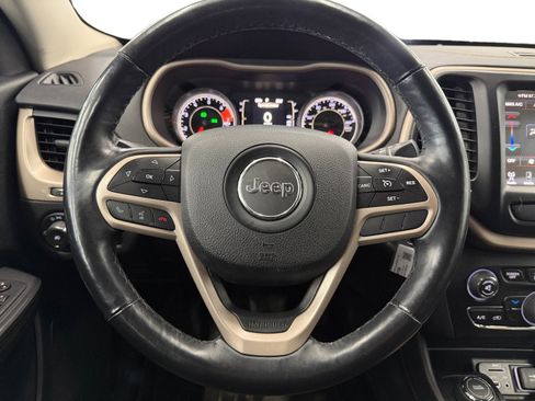 Used 2017 Jeep Cherokee Latitude w/ Cold Weather Group image 14