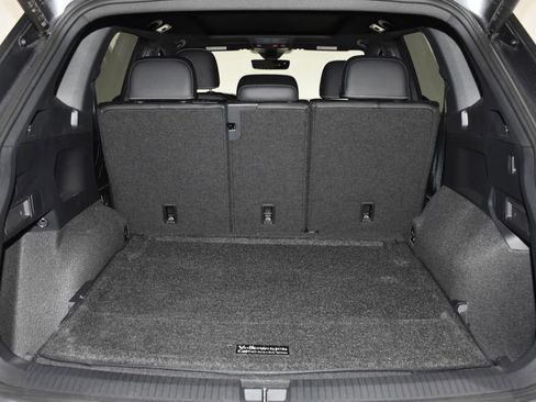 Used 2024 Volkswagen Tiguan SE R-Line image 32