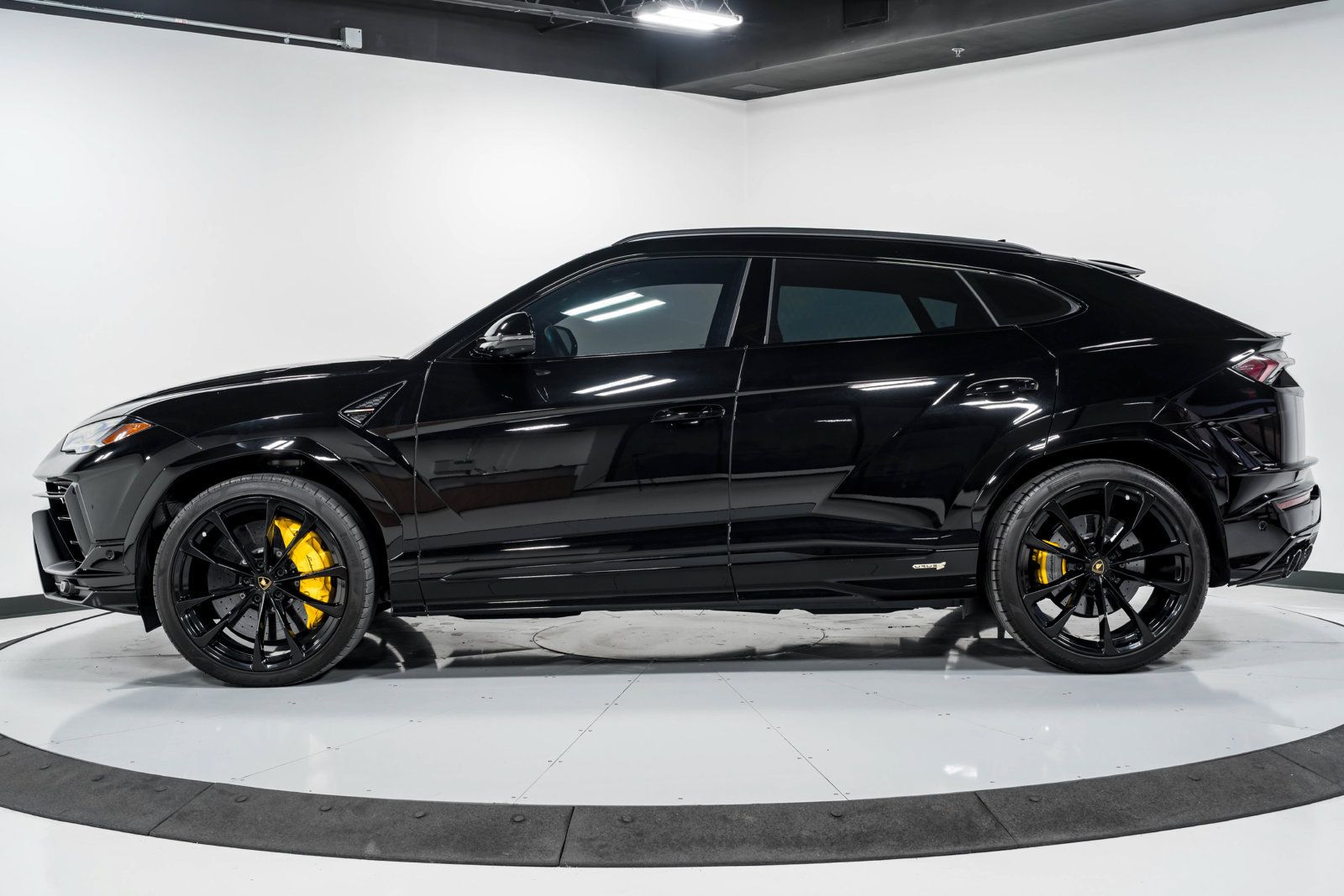 Used 2024 Lamborghini Urus S AWD/4WD image 6