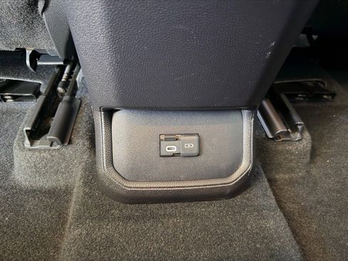 Used 2023 Toyota Highlander LE FWD image 46