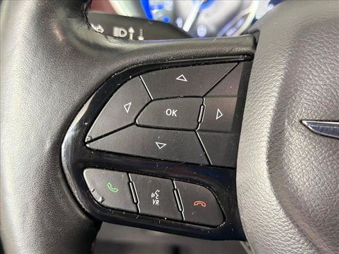 Used 2019 Chrysler Pacifica Touring-L FWD image 22