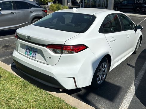 Used 2024 Toyota Corolla LE FWD image 9