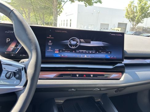 Certified 2024 BMW i5 eDrive40i w/ Convenience Package RWD image 31