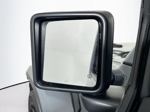 Used 2025 Jeep Wrangler Sahara image 16