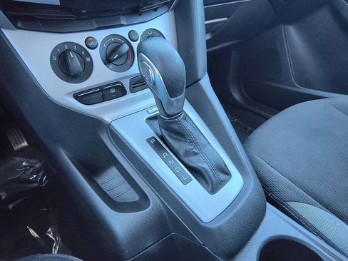 Used 2014 Ford Focus SE FWD image 12