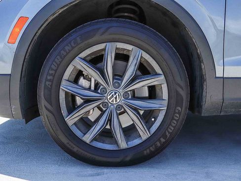 Used 2022 Volkswagen Tiguan SE FWD image 11