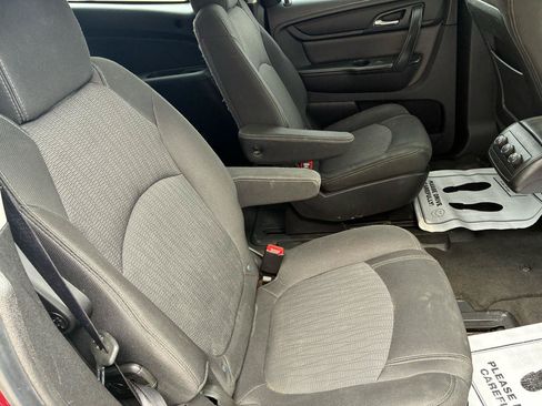 Used 2016 Chevrolet Traverse LT w/ Style and Technology Package FWD image 11