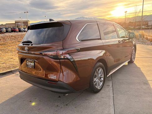 Used 2024 Toyota Sienna LE image 8
