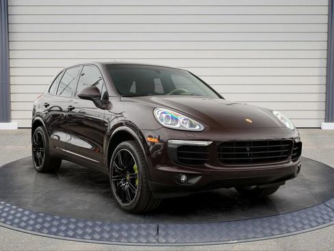 Used 2017 Porsche Cayenne S Platinum AWD/4WD image 1