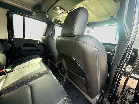 Used 2023 Jeep Wrangler Unlimited Sahara AWD/4WD image 32