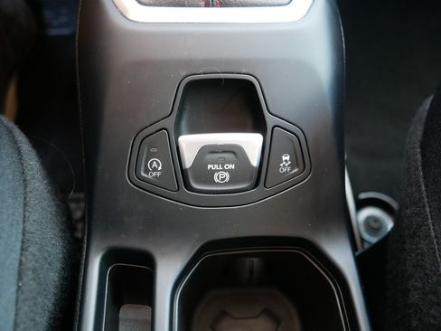 Used 2023 Jeep Renegade Trailhawk w/ Trailhawk Elite Group AWD/4WD image 31