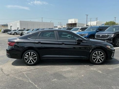 New 2026 Volkswagen Jetta SE FWD image 2
