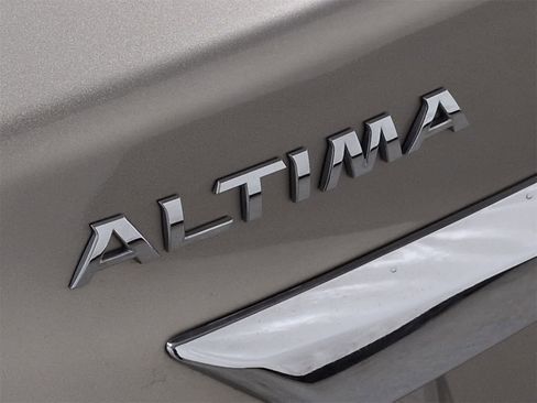 Used 2015 Nissan Altima 2.5 SV image 13