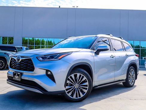 Used 2020 Toyota Highlander Platinum AWD/4WD image 1