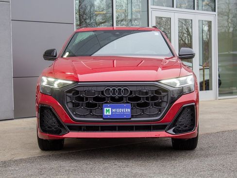 Used 2025 Audi SQ8 Prestige w/ Prestige Package image 2