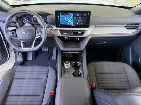 Used 2025 Ford Explorer ST-Line w/ ST-Line Street Pack image 16