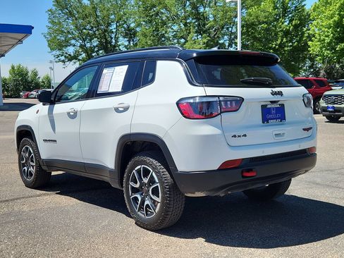 Used 2025 Jeep Compass Trailhawk AWD/4WD image 3