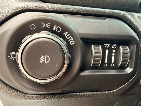 Used 2022 Jeep Wrangler Unlimited Sahara w/ Cold Weather Group AWD/4WD image 29