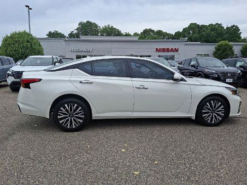 Certified 2023 Nissan Altima 2.5 SV w/ SV Premium Package AWD/4WD image 9