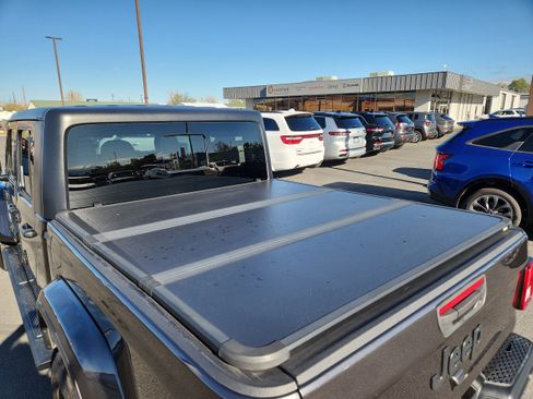 Used 2021 Jeep Gladiator Sport image 30