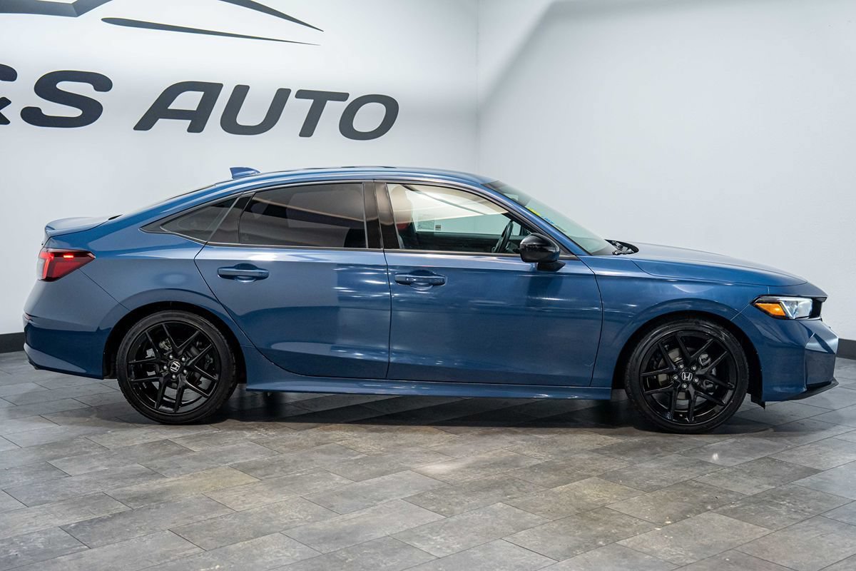 Used 2025 Honda Civic Sport image 8