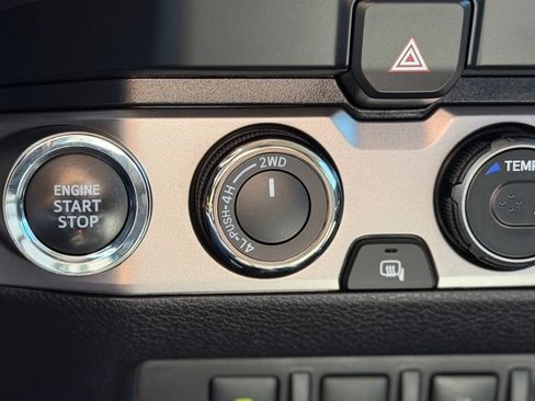 Used 2023 Toyota Tacoma SR5 AWD/4WD image 13