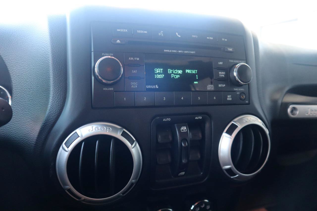 Used 2015 Jeep Wrangler Unlimited Sahara w/ Connectivity Group AWD/4WD image 61