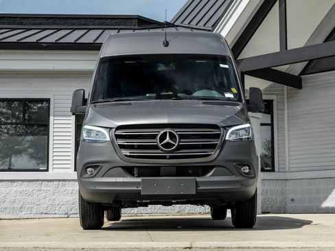Used 2025 Mercedes-Benz Sprinter 2500 image 5