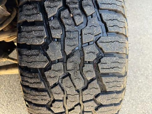 Used 2018 Chevrolet Silverado 1500 High Country image 11