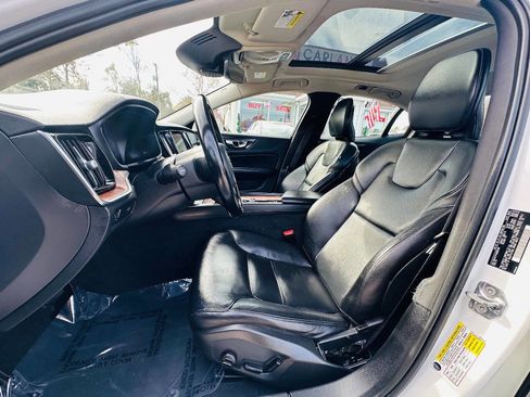 Used 2021 Volvo S60 T6 Momentum image 12